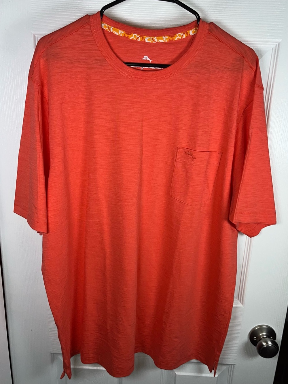 Men’s Tommy Bahama Size Large Bali Beach Crewneck T-Shirt 100% Cotton Like New